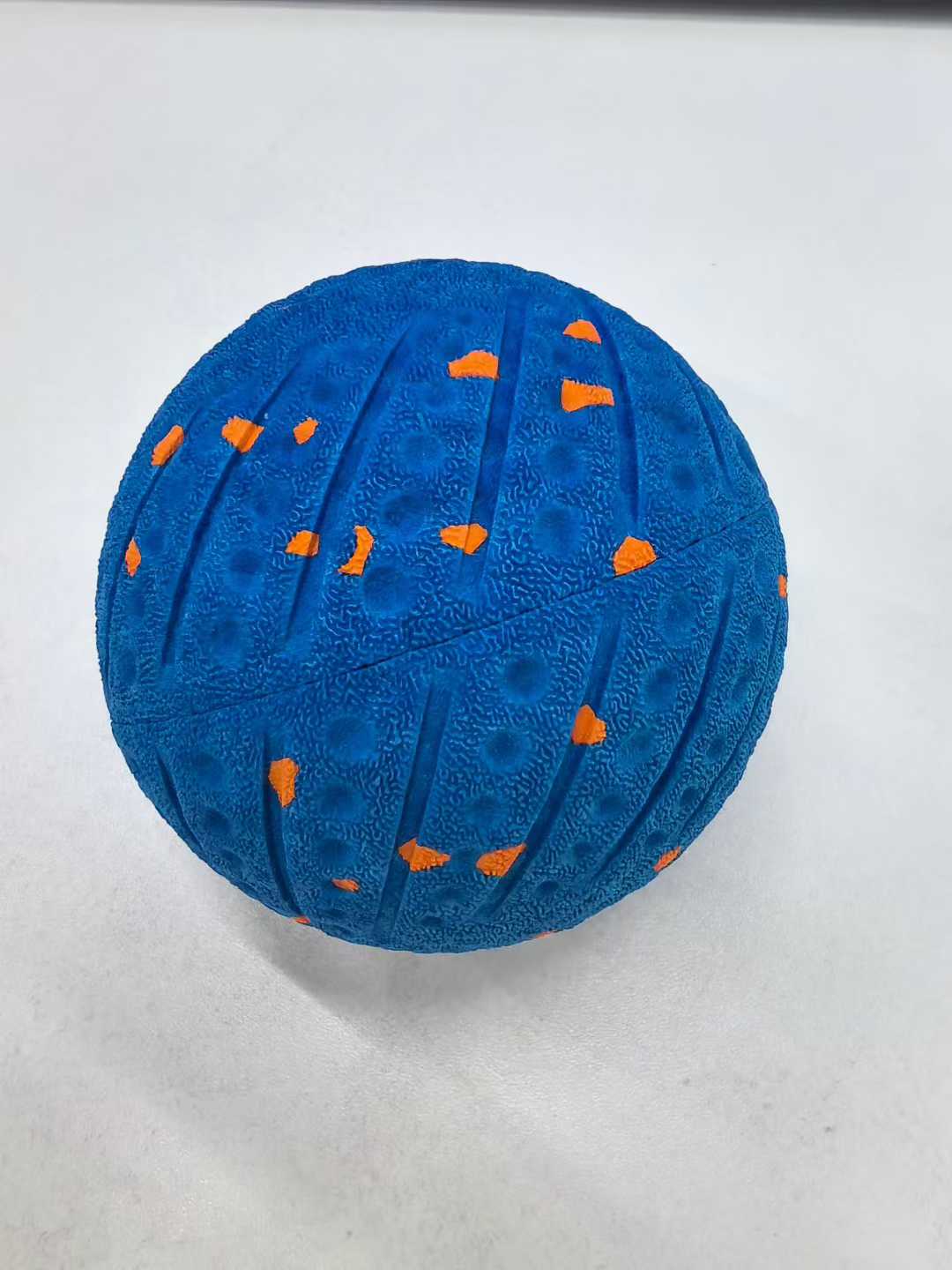 擔(dān)心玩具材料有毒？這款ETPU寵物球，狗狗啃咬也安心