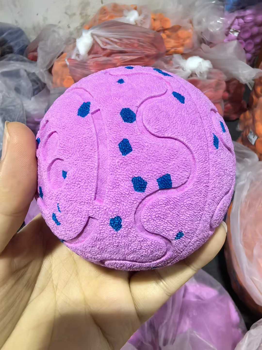 養寵人別再亂買!富揚包裝ETPU寵物球,耐咬、安全、易清潔?